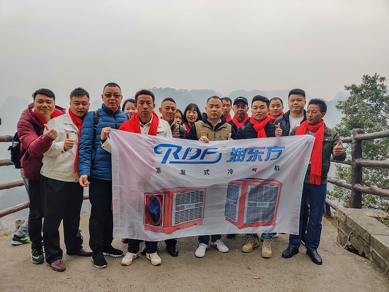 潤東方環(huán)?？照{(diào)團(tuán)隊出游